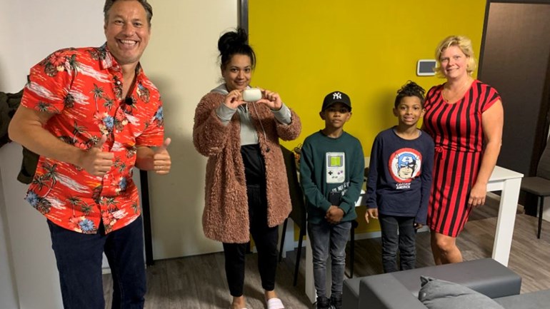 Sander de Kramer naast Chandey en Sasika